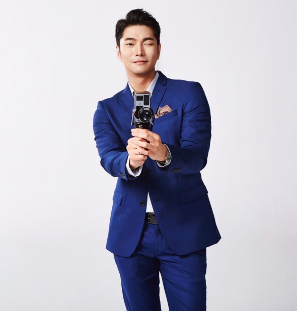 Hello, I'm show host Lee Min-woong.